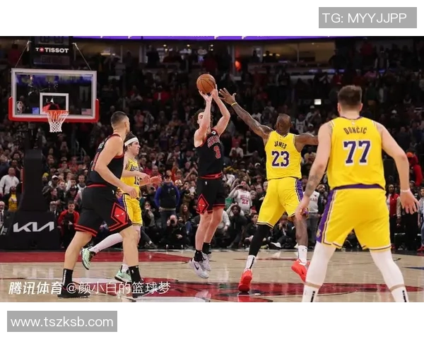 公牛队球迷疯狂支持，球场气氛空前热烈