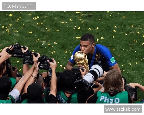 姆巴佩半场换上西班牙球员队服，球员生日趴背后的秘密