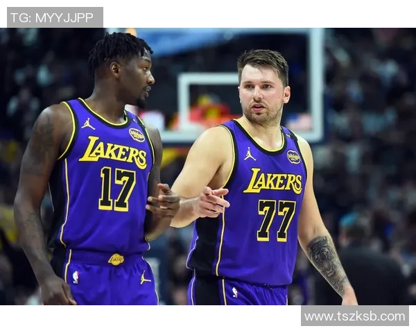 湖人球队引进新秀后卫，给予年轻球员机会