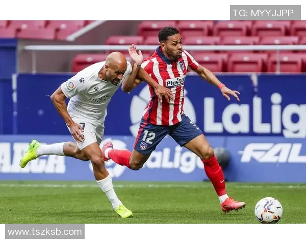 马德里竞技队宣布签下新的中场球员：新星加盟点燃激情